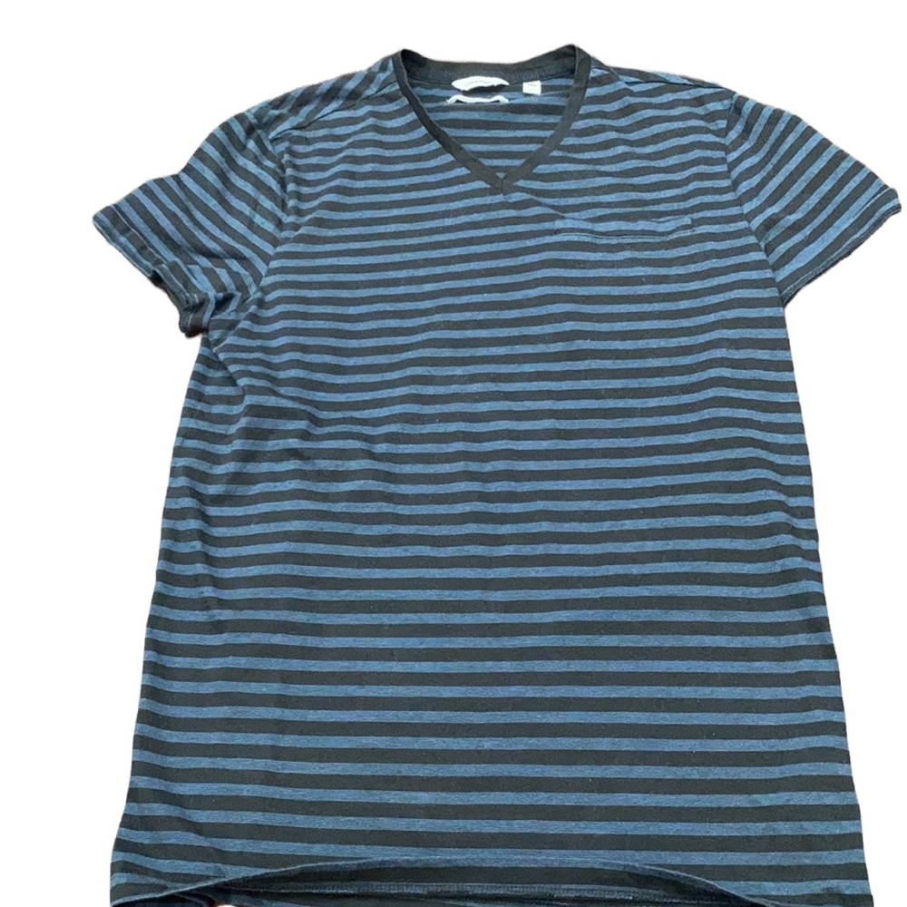 NWOT Calvin Klein liquid touch V-Neck shirt